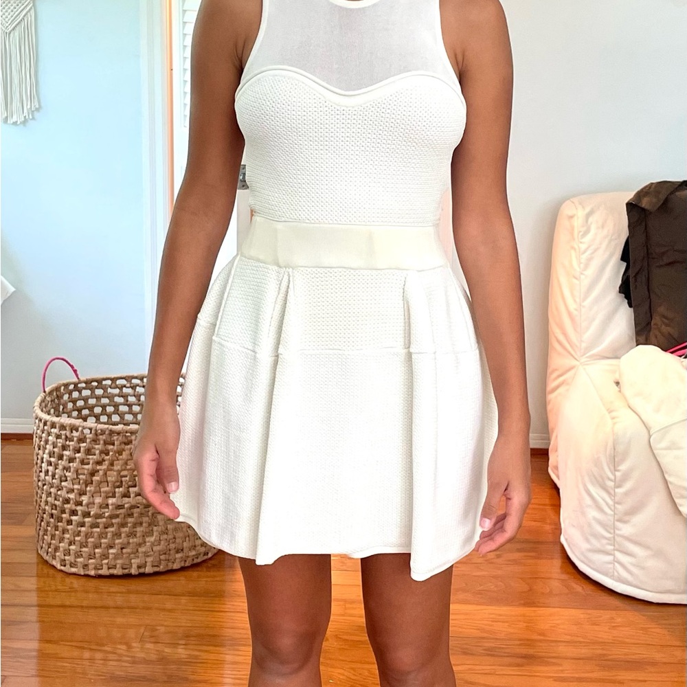 Elegant White Sleeveless Dress